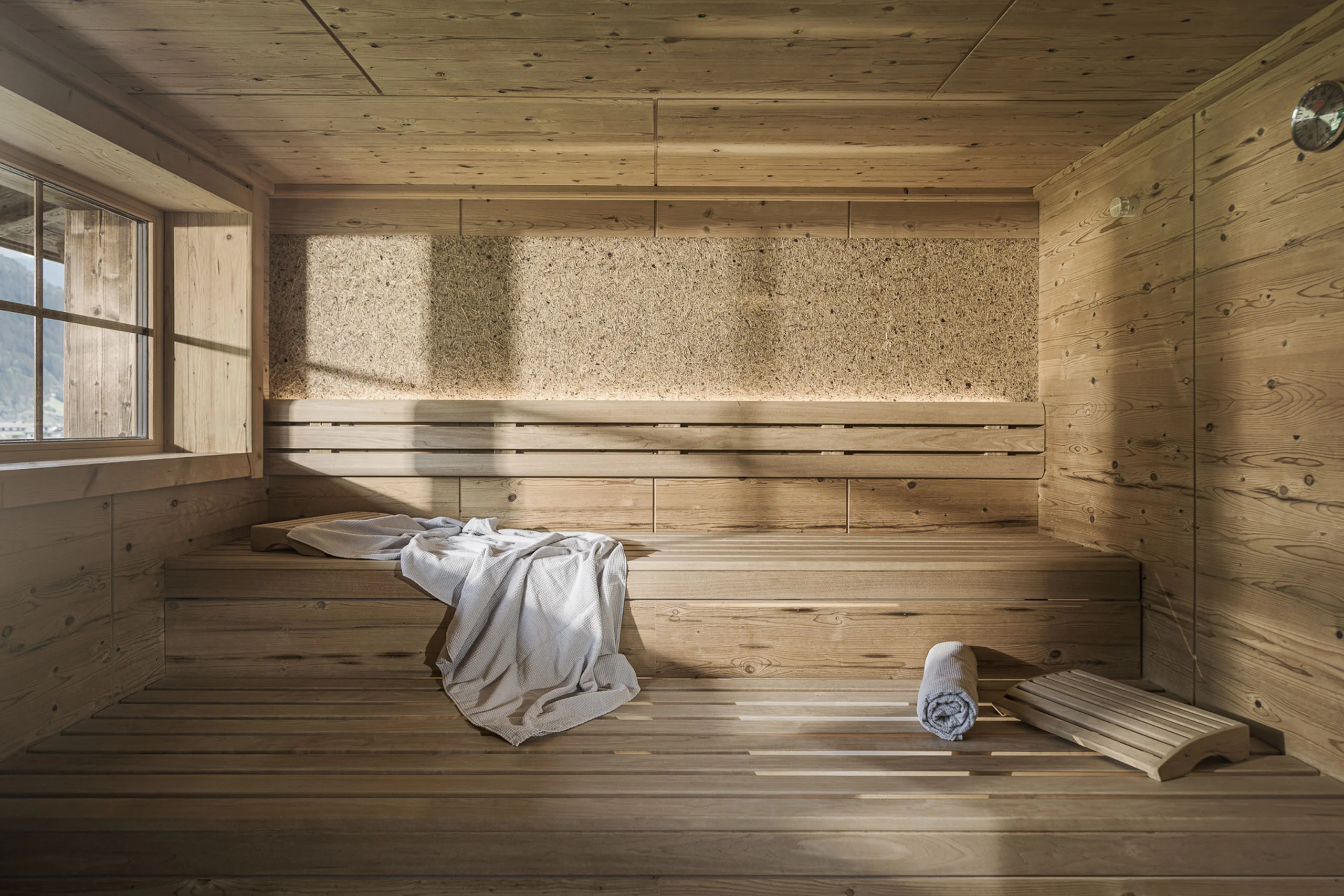 Euer Hotel mit Schwimmteich in Tirol. Und Sauna.