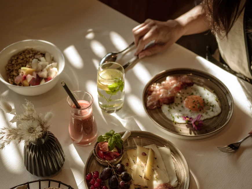 Ihr sucht eure Unterkunft mit Frühstück im Zillertal.