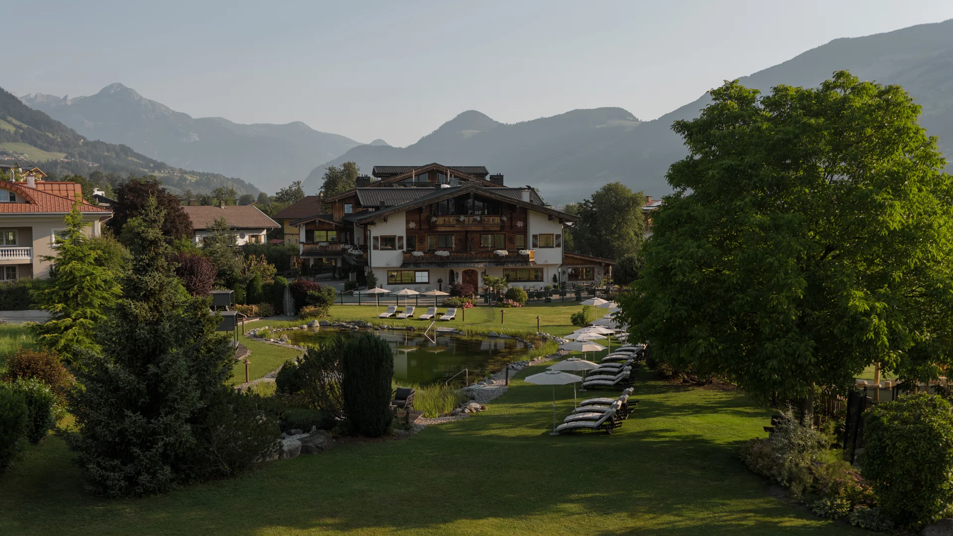 Ihr sucht eure Unterkunft mit Frühstück im Zillertal. Ihr sucht eure Unterkunft mit Frühstück im Zillertal.