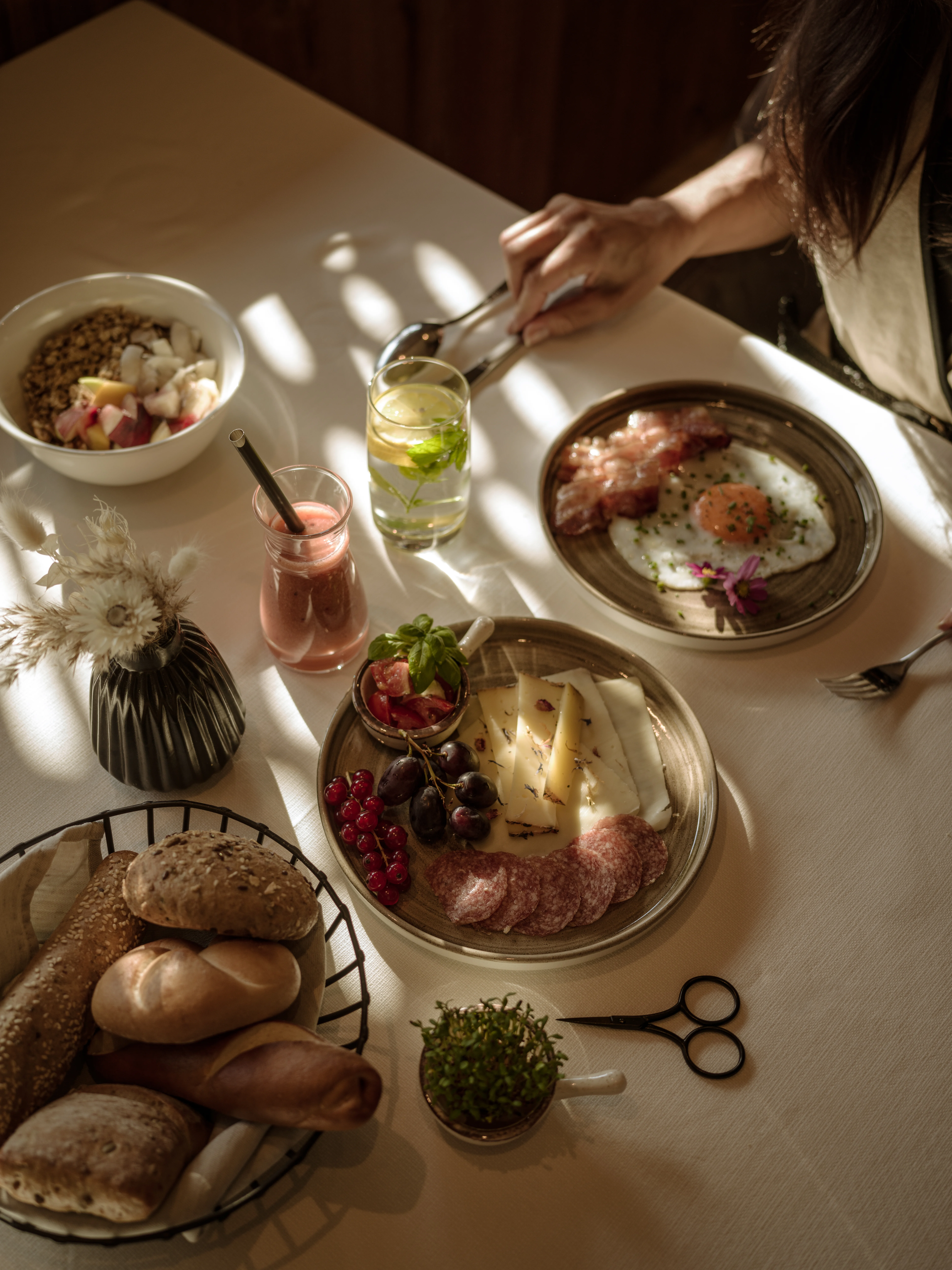 Ihr sucht eure Unterkunft mit Frühstück im Zillertal. Ihr sucht eure Unterkunft mit Frühstück im Zillertal.