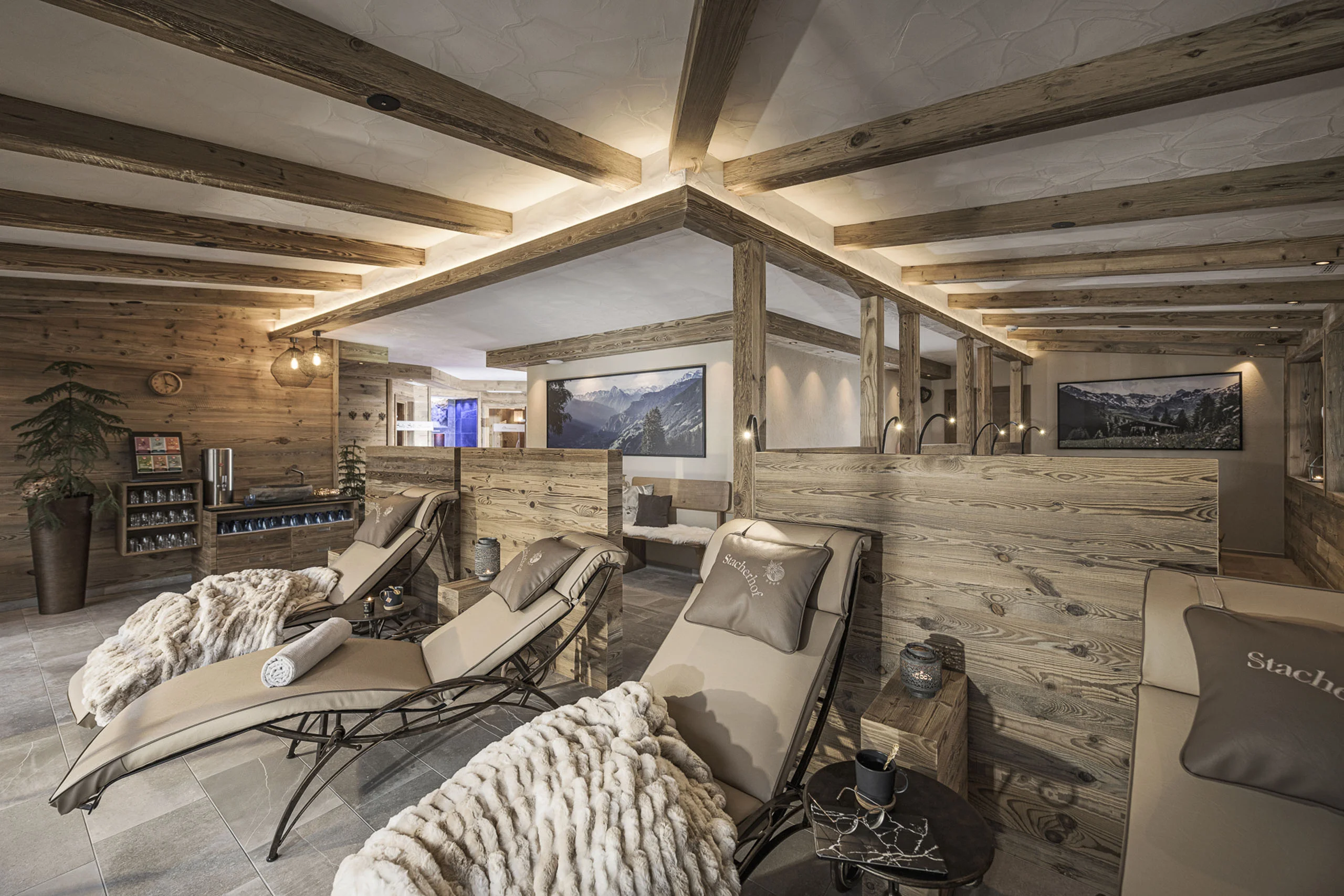 Euer Hotel mit Schwimmteich in Tirol. Und Sauna.