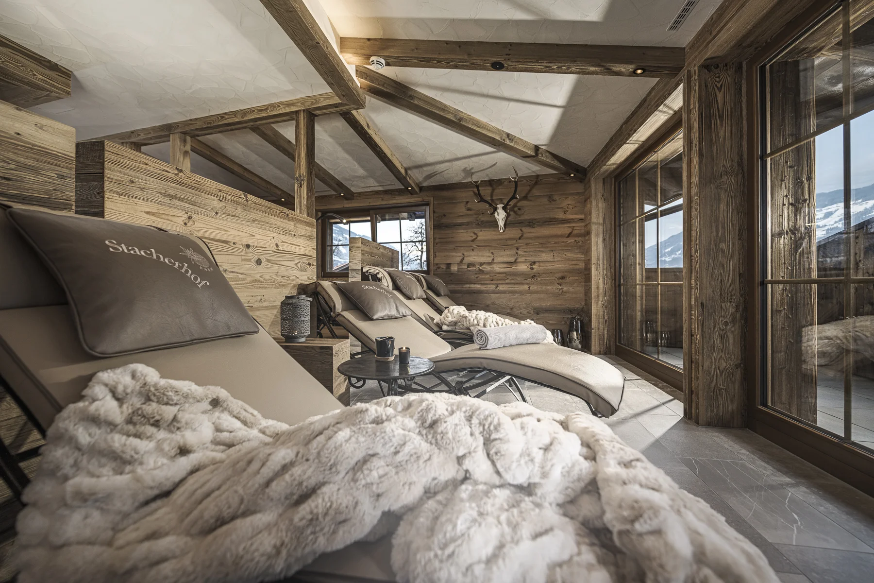 Euer Hotel mit Schwimmteich in Tirol. Und Sauna.