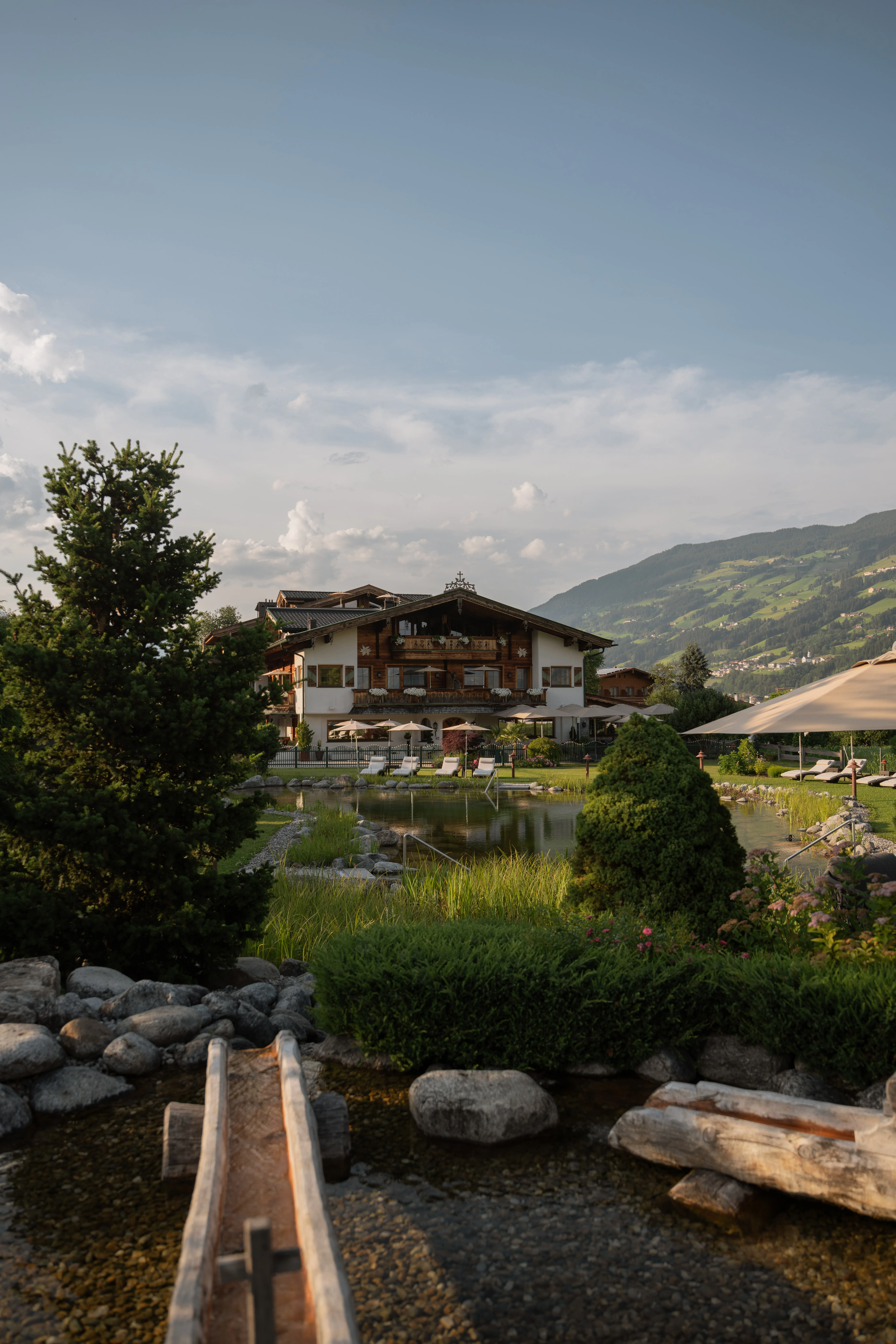 Euer Hotel mit Schwimmteich in Tirol. Euer Hotel mit Schwimmteich in Tirol.